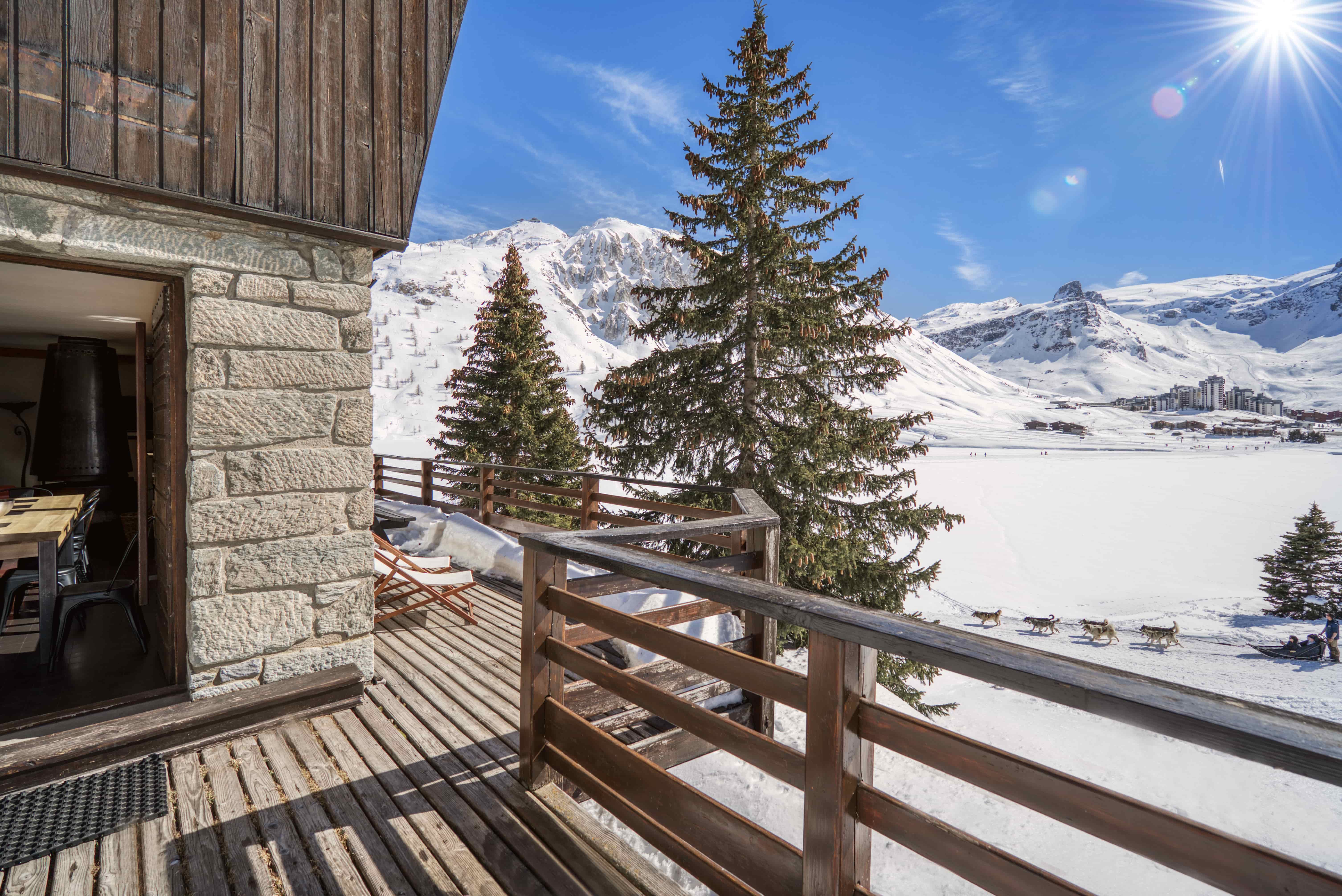 Choosing the Perfect Ski Chalet: A Comprehensive Guide